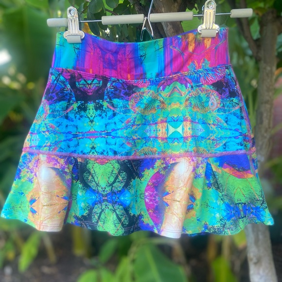 DONA JO Birdie Surreal Multicolor Abstract Print Athletic Skort Size 1/Small - Picture 2 of 8